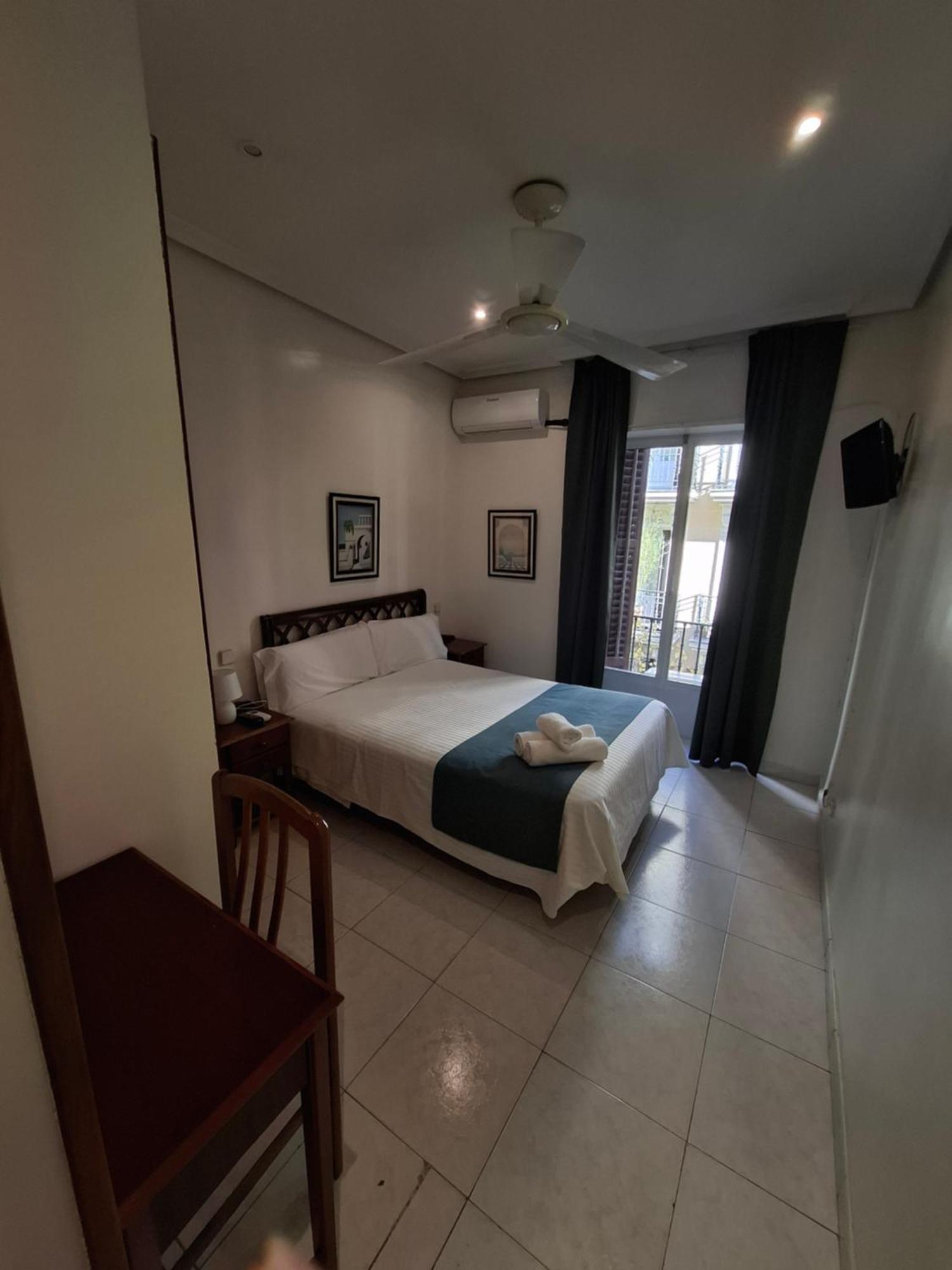 Hostal Villamanez Madrid Exterior photo