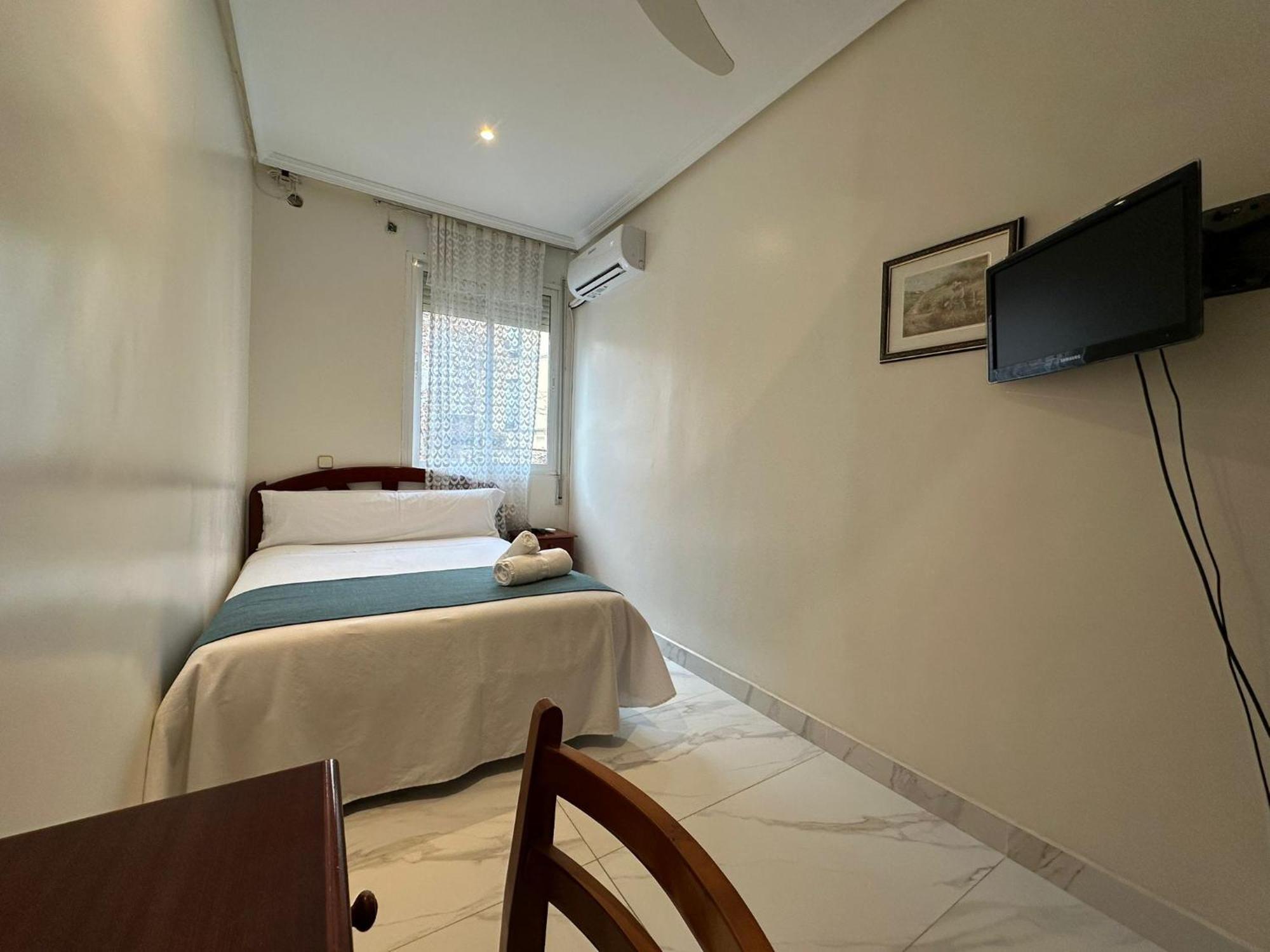 Hostal Villamanez Madrid Exterior photo