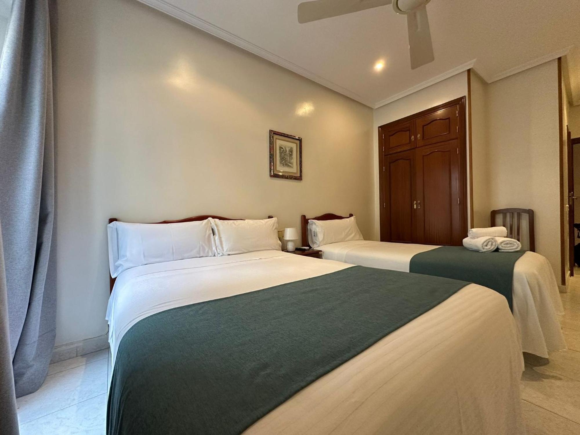 Hostal Villamanez Madrid Exterior photo