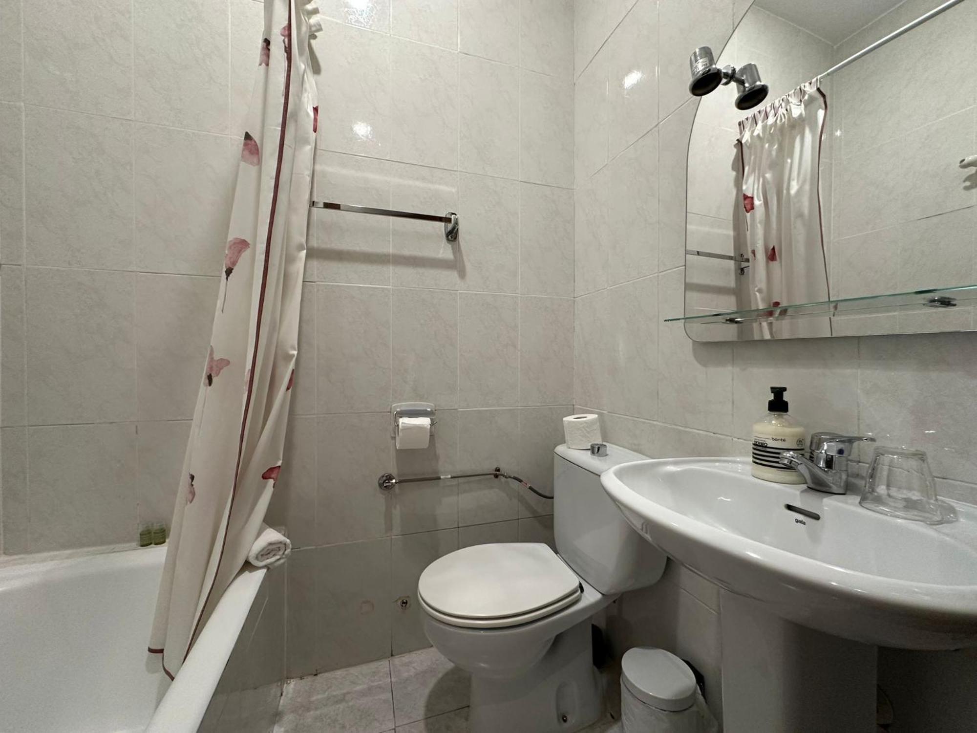 Hostal Villamanez Madrid Exterior photo